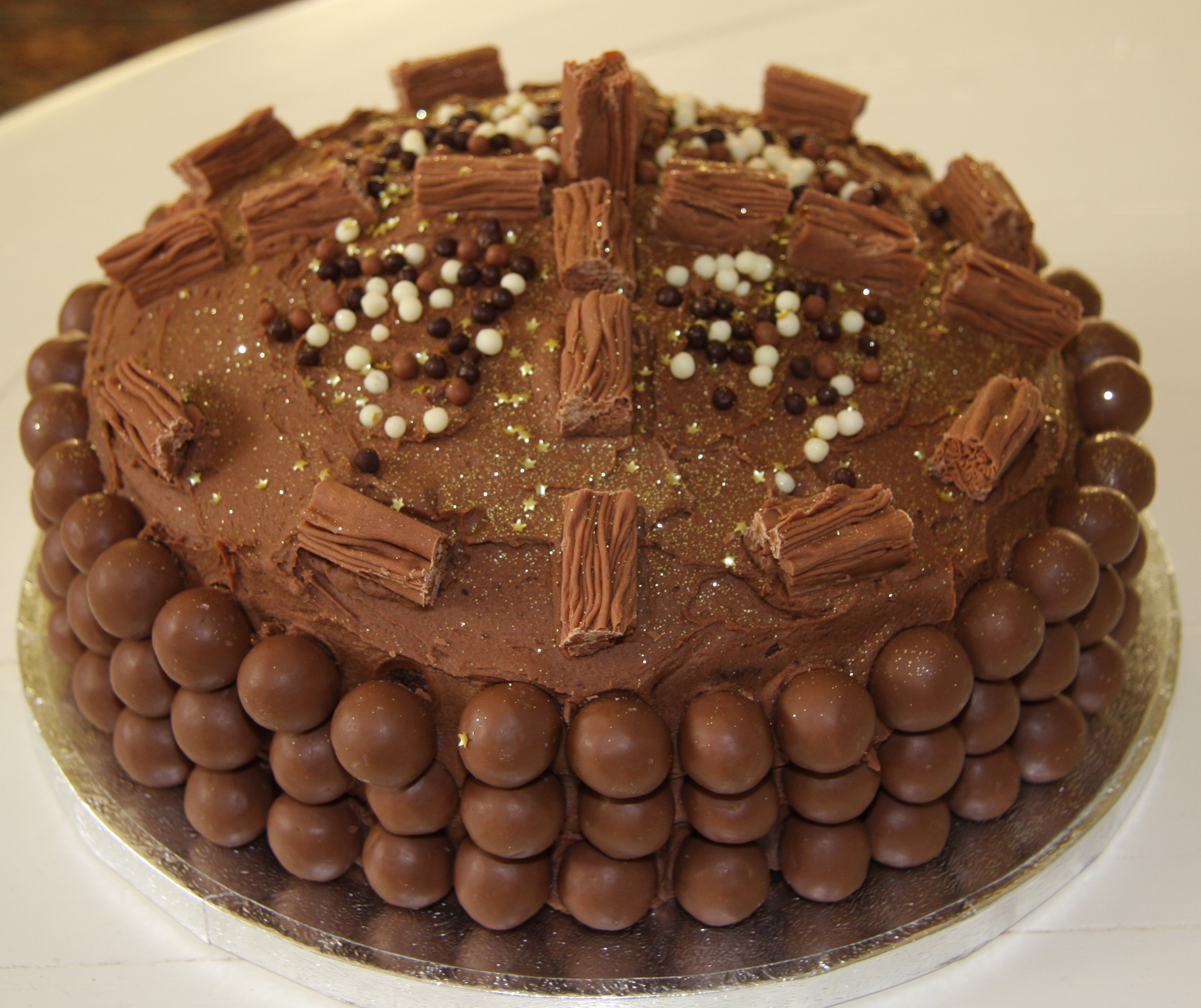 Chocolate Birthday Cakes â€“ Top Tips for decorating with Maltesers ...